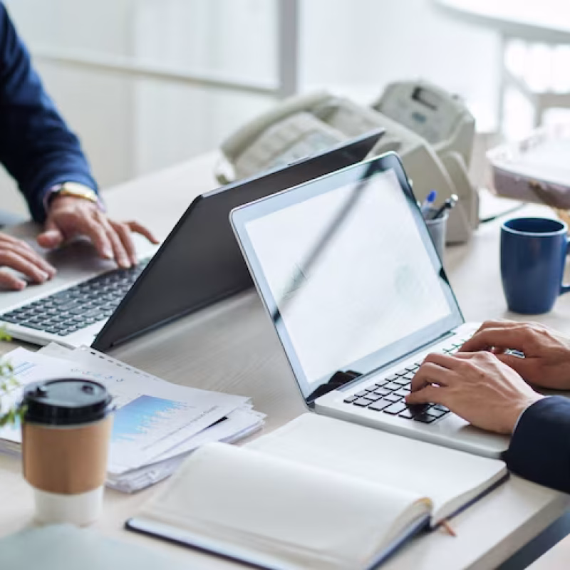 side-view-cropped-unrecognizable-business-people-working-common-desk_1098-20474